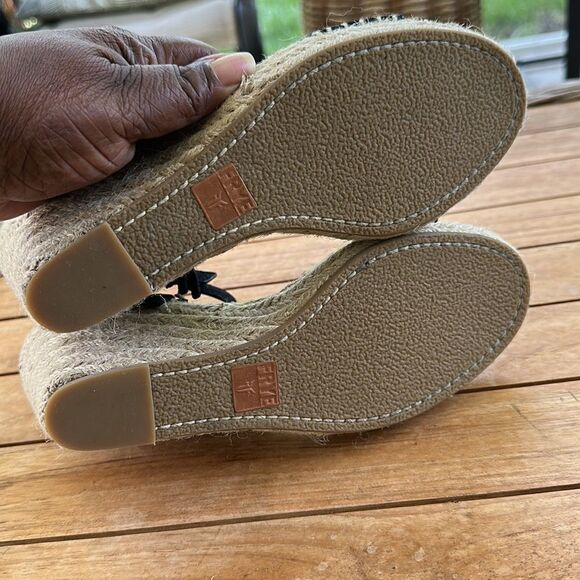 FRYE LILA FEATHER WEDGE (BLACK OILED) Espadrille Wedge Sandals 7 - Picture 11 of 11